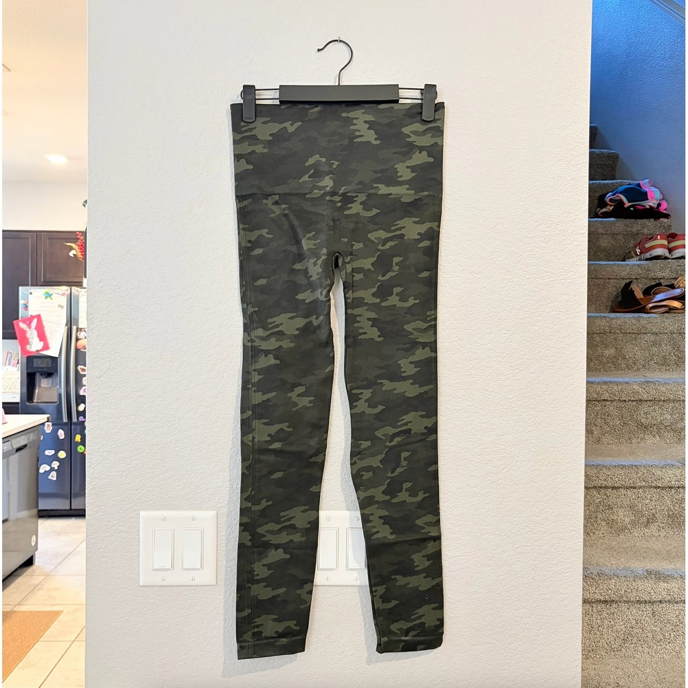 Spanx Look‎ at Me Now Seamless Leggings Green Camo High Waisted LARGE - Picture 2 of 5
